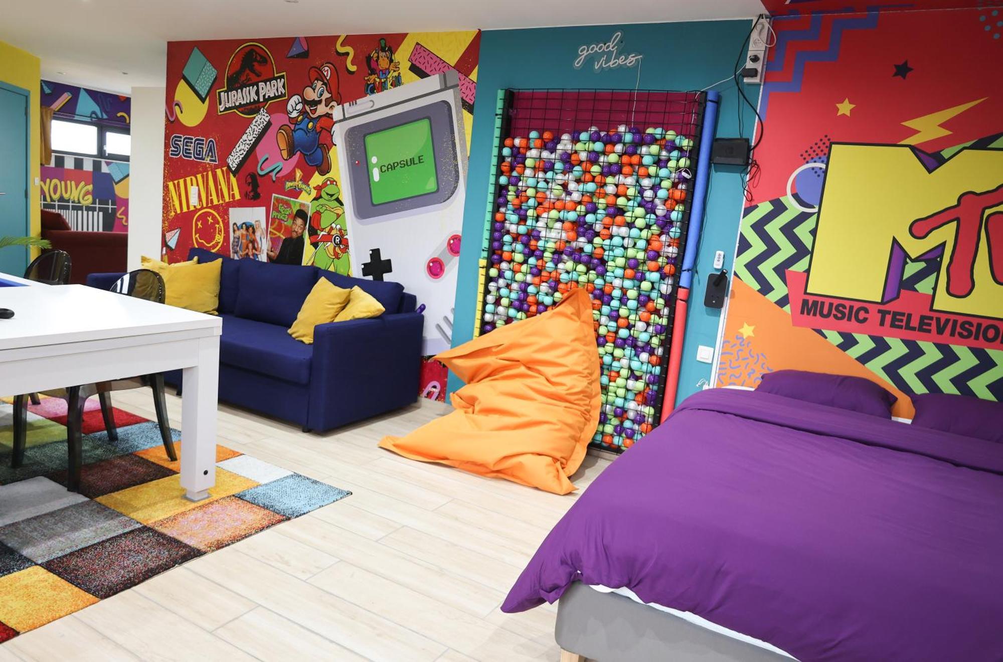 Capsule 90'S - Balneo - Sauna - Flipper - Billard - Netflix - Nintendo Switch & Jeux - Mons Ngoại thất bức ảnh